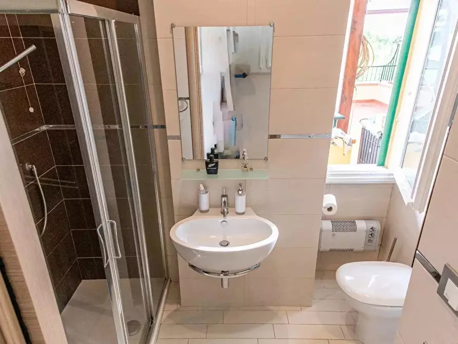 Immagine 11 di Casa trifamiliare in affitto  a Ventimiglia