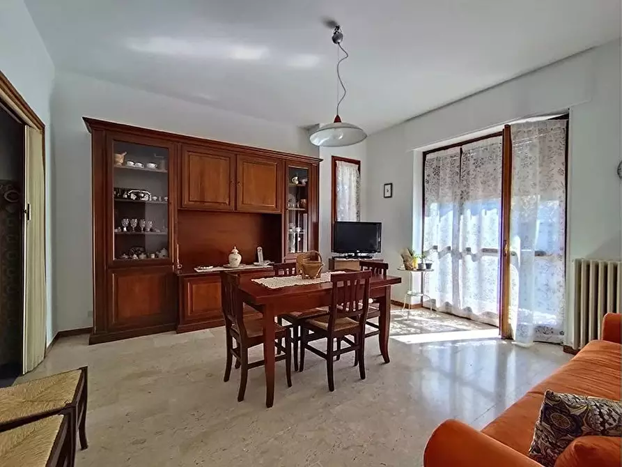 Immagine 1 di Casa trifamiliare in vendita  in VIA DIVISIONE CUNEENSE a Dogliani