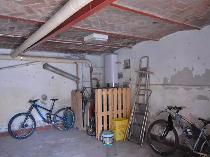 Immagine 16 di Casa trifamiliare in vendita  a Barolo