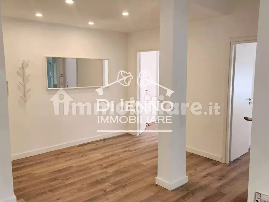Immagine 1 di Casa trifamiliare in vendita  in Via Cassia a Roma