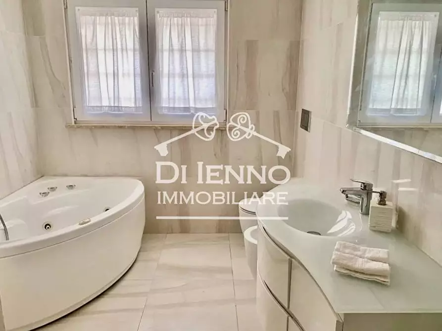 Immagine 10 di Casa trifamiliare in affitto  in Via Leopoldo Ruspoli a Roma