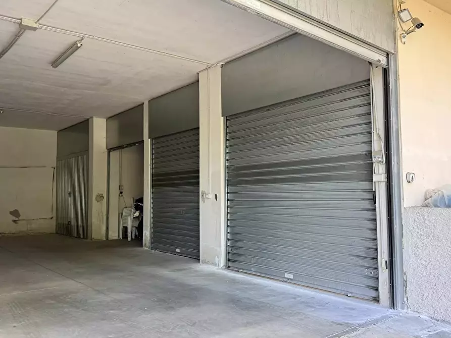 Immagine 29 di Casa trifamiliare in vendita  in Contrada Muoio Piccolo, 40 a Cosenza