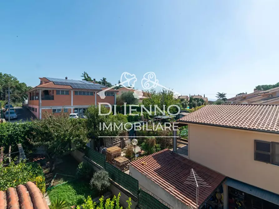 Immagine 32 di Casa trifamiliare in vendita  in Via Siziano a Roma