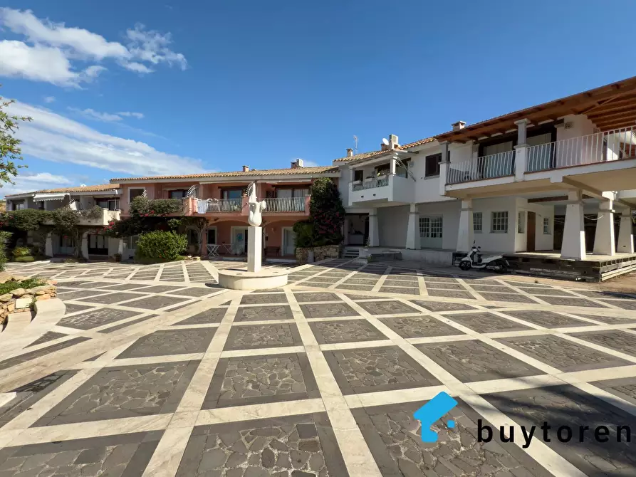 Immagine 31 di Casa trifamiliare in vendita  in Piazza Ginestre a Olbia