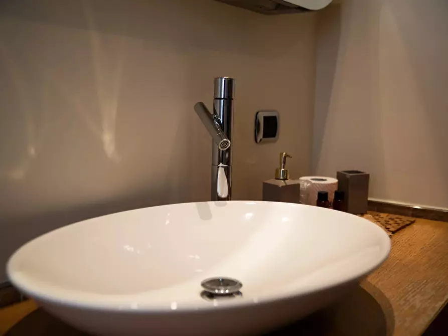 Immagine 21 di Casa trifamiliare in vendita  in Vico XX Vittorio Emanuele.19 a Bari