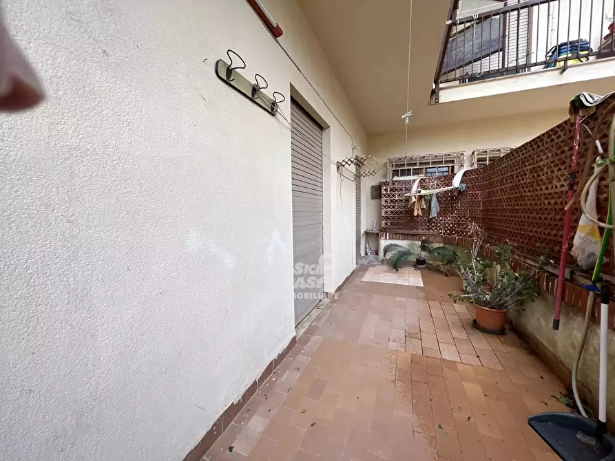 Immagine 2 di Casa trifamiliare in vendita  a Marsala