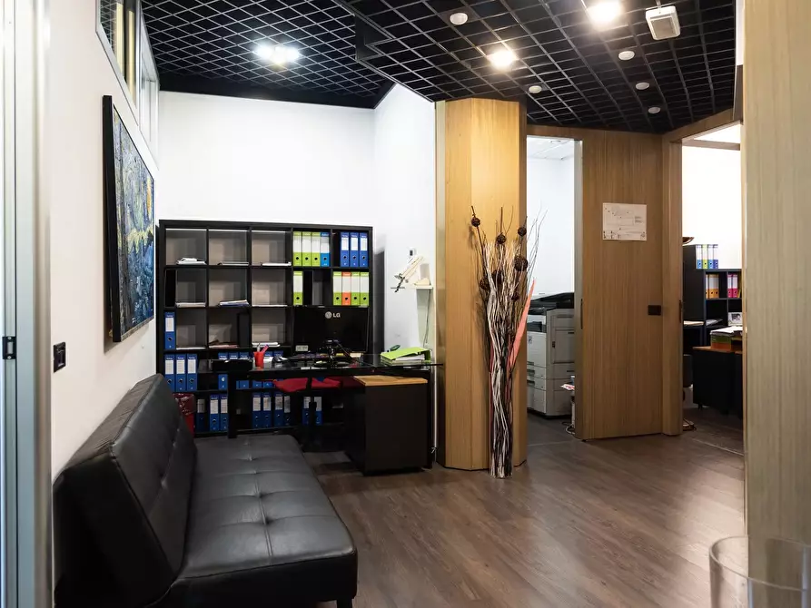 Immagine 13 di Castello in affitto  in Via Spadari a Milano