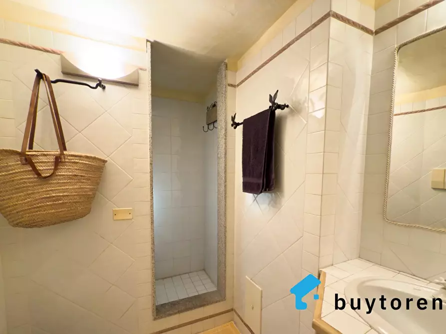 Immagine 14 di Casa trifamiliare in vendita  in Piazza Ginestre a Olbia