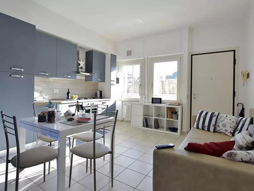 Immagine 1 di Casa trifamiliare in vendita  a Cattolica