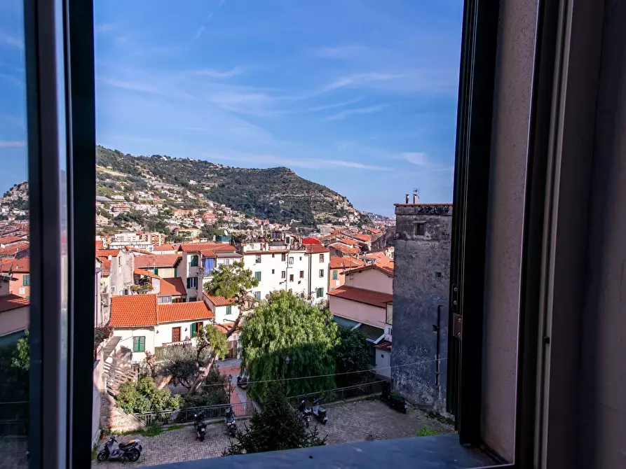 Immagine 10 di Casa trifamiliare in vendita  in Salita Alle Mura 18 a Ventimiglia
