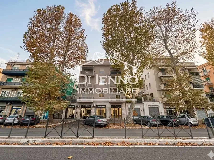 Immagine 8 di Casa trifamiliare in vendita  in Via del Trullo a Roma