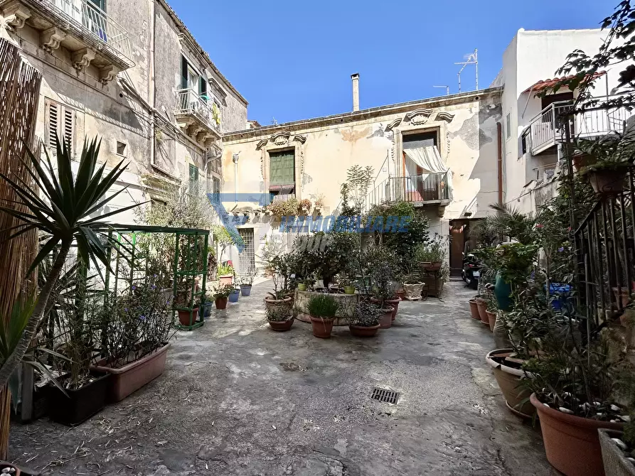 Immagine 9 di Casa trifamiliare in vendita  in VIA MIRABELLA a Siracusa