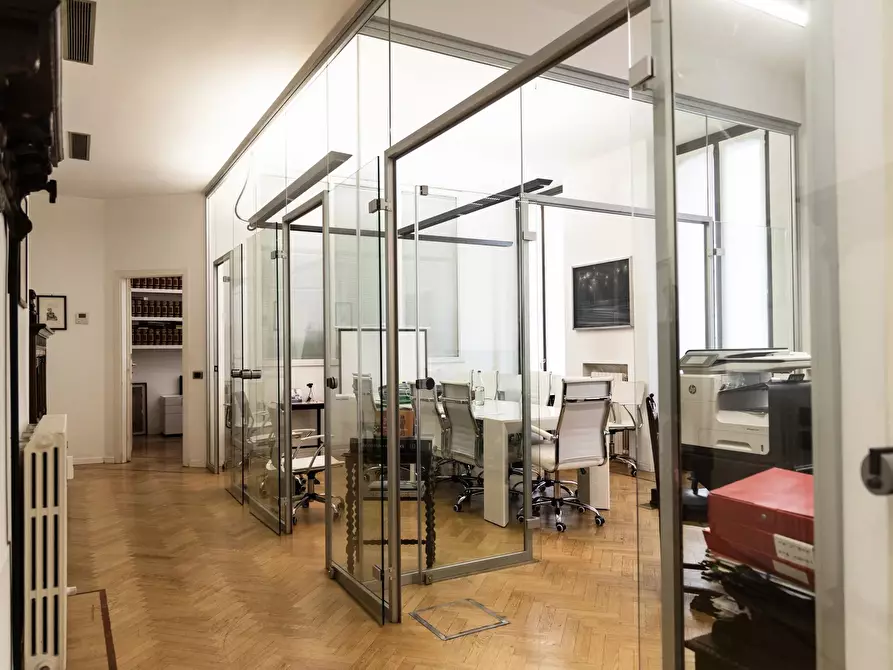 Immagine 11 di Castello in affitto  in Via Spadari a Milano