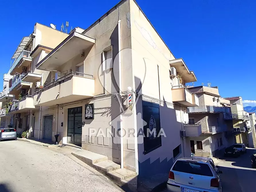 Immagine 70 di Casa trifamiliare in vendita  in Via Florio a Alcamo