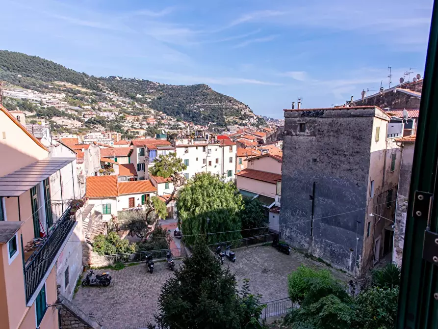 Immagine 1 di Casa trifamiliare in vendita  in Salita Alle Mura 18 a Ventimiglia