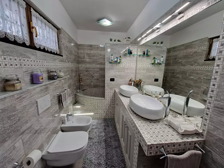 Immagine 33 di Casa trifamiliare in vendita  in Sant'Andrea di Rovereto a Chiavari