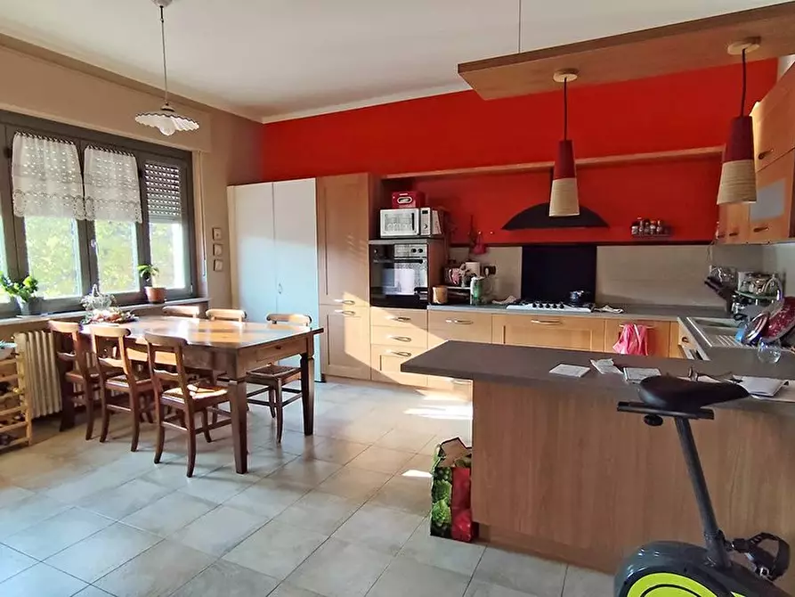 Immagine 2 di Casa trifamiliare in vendita  a Dogliani