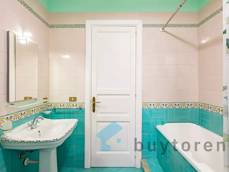 Immagine 44 di Casa trifamiliare in vendita  in Piazzetta Rosario di Palazzo, 10. a Napoli