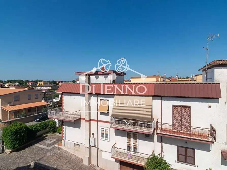 Immagine 31 di Casa trifamiliare in vendita  in Via Siziano a Roma