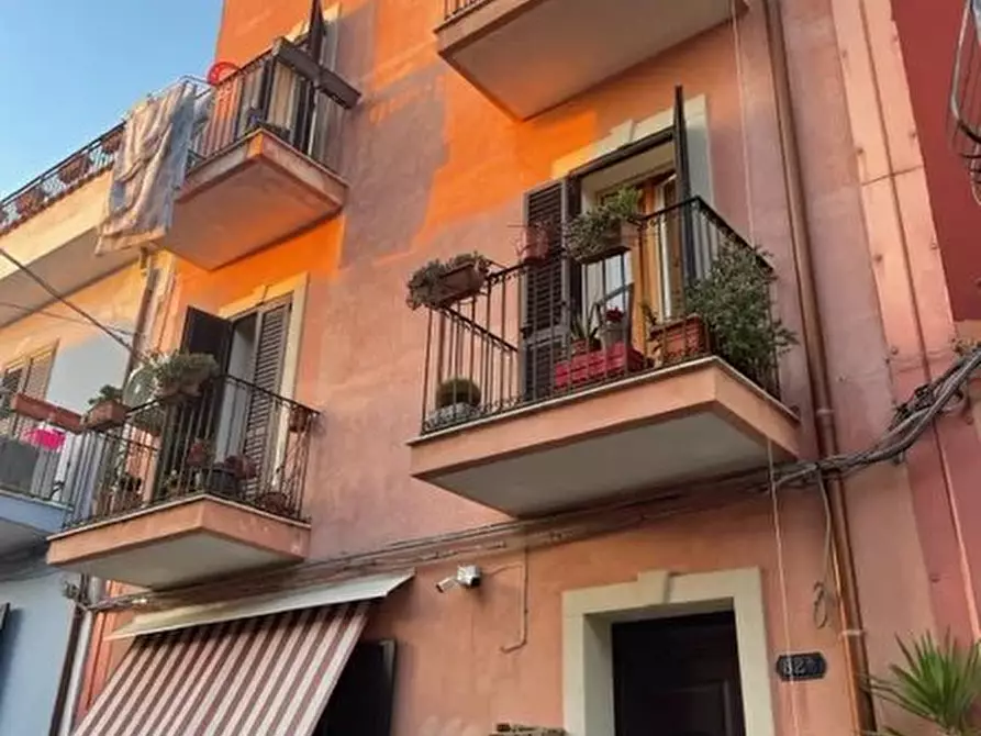 Immagine 1 di Casa trifamiliare in vendita  in Via Benedetto Croce a Siracusa