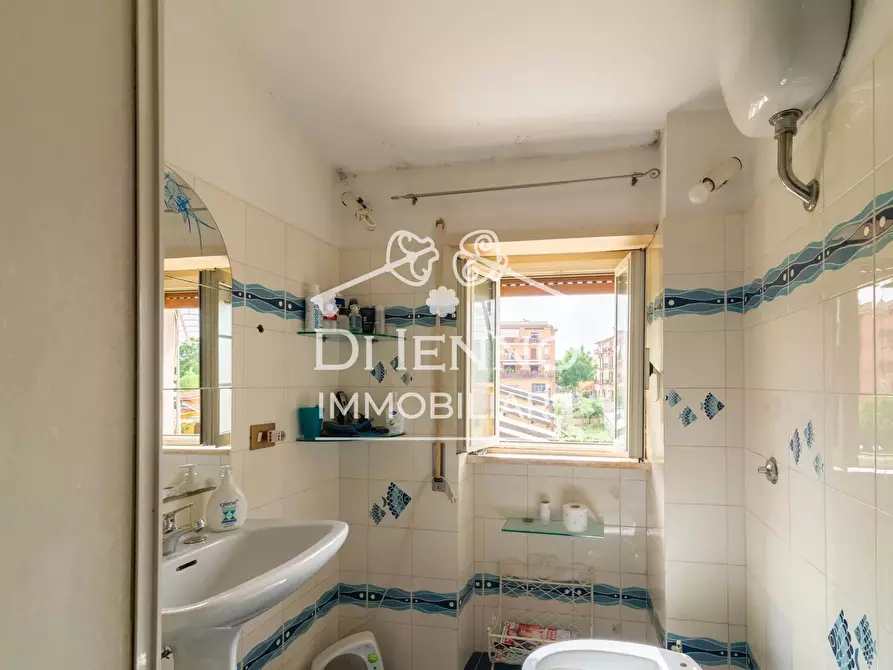 Immagine 12 di Casa trifamiliare in vendita  in Via Castenedolo a Roma