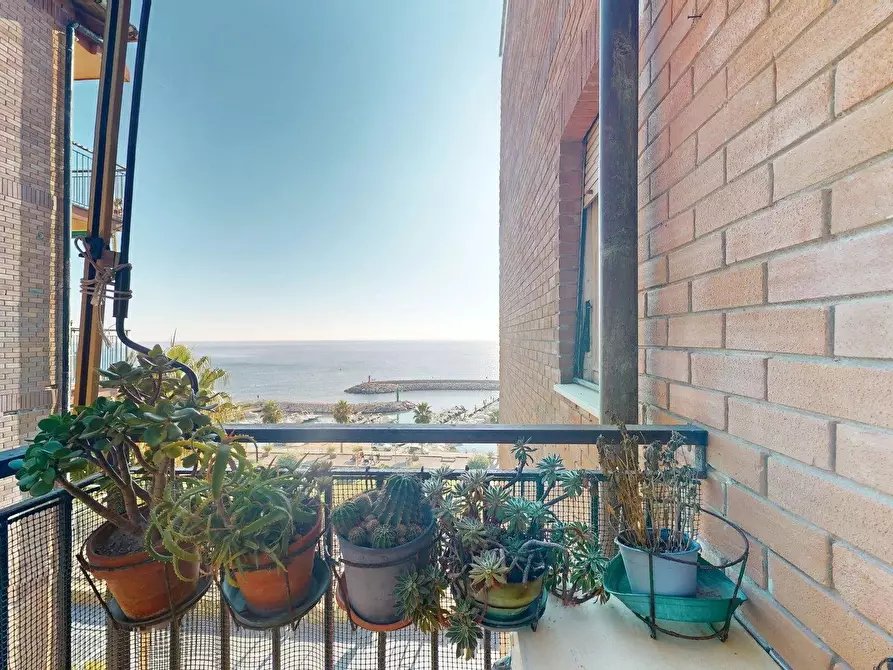 Immagine 1 di Casa trifamiliare in vendita  in Corso Europa 37. a Borghetto Santo Spirito