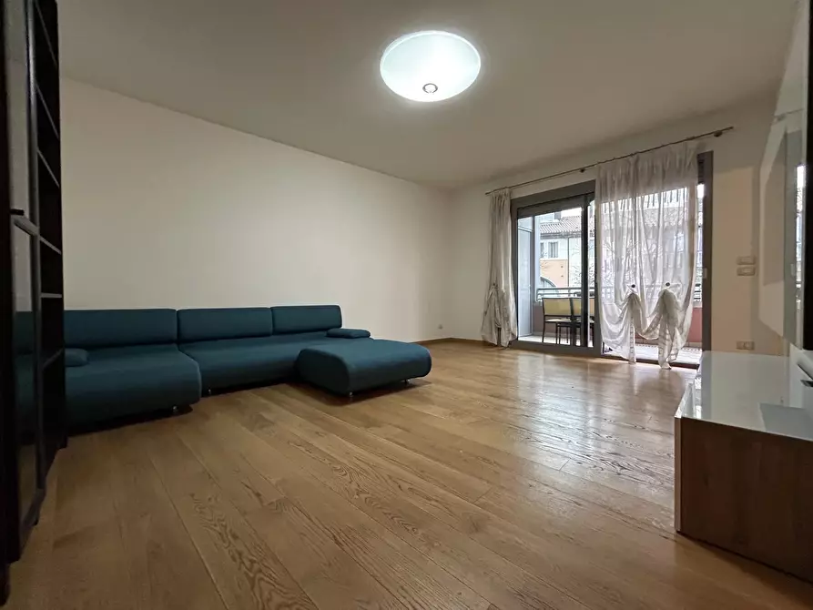 Immagine 1 di Casa trifamiliare in vendita  a Conegliano