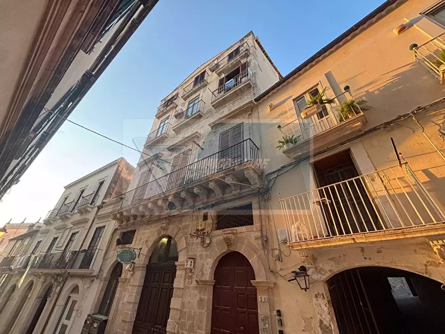 Immagine 1 di Casa trifamiliare in vendita  in Via della Amalfitania a Siracusa