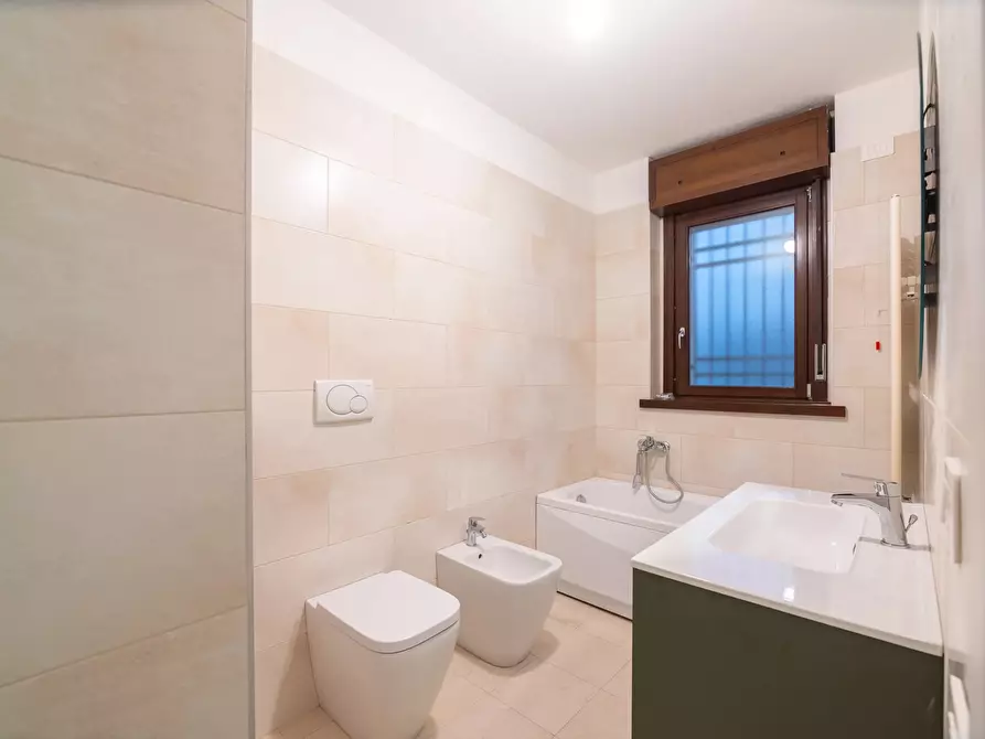 Immagine 21 di Casa trifamiliare in vendita  a Milano