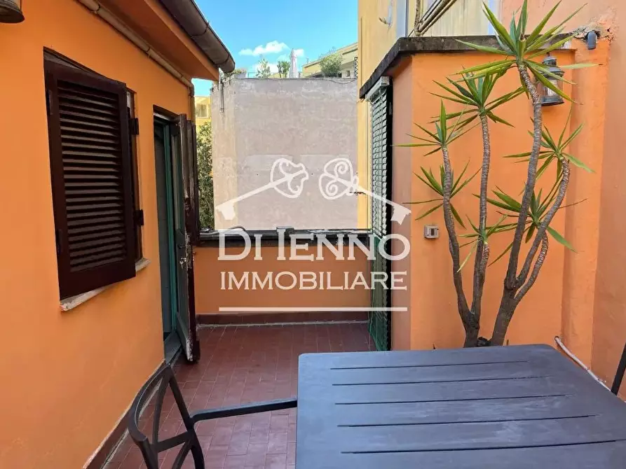 Immagine 18 di Casa trifamiliare in affitto  in Via della Polveriera a Roma