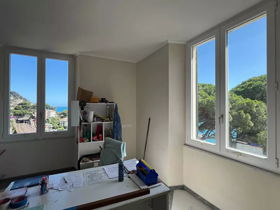 Immagine 12 di Casa trifamiliare in vendita  in Via Duchessa Canevaro a Avegno