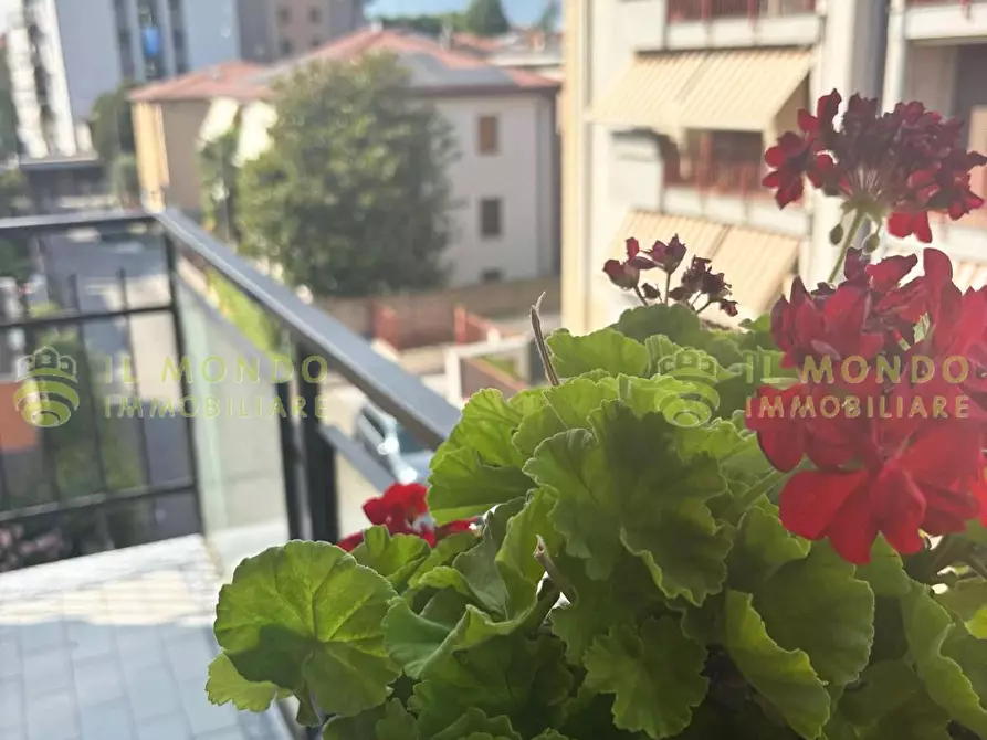 Immagine 8 di Casa trifamiliare in vendita  a Melegnano