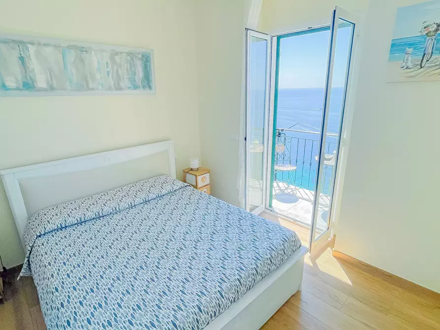 Immagine 2 di Casa trifamiliare in vendita  in Via della Pace, 33 a Ventimiglia