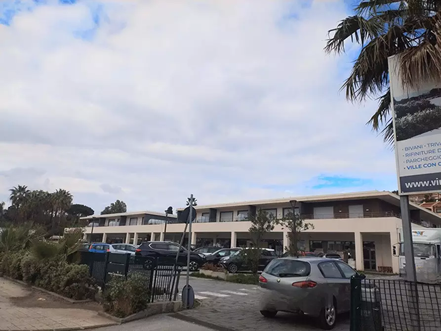 Immagine 23 di Casa trifamiliare in vendita  in Via Consolare Pompea, 1945 a Messina