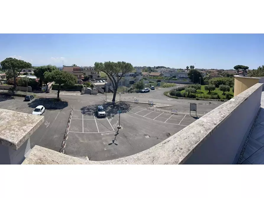 Immagine 1 di Casa trifamiliare in vendita  in Via delle Sterlizie a Nettuno