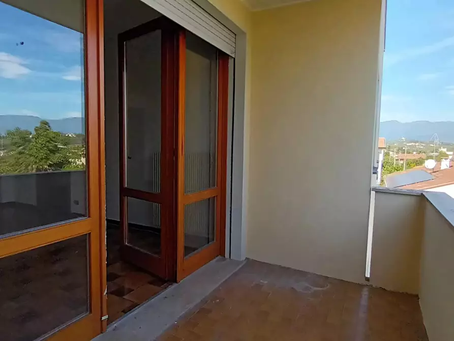 Immagine 1 di Casa trifamiliare in vendita  a Conegliano