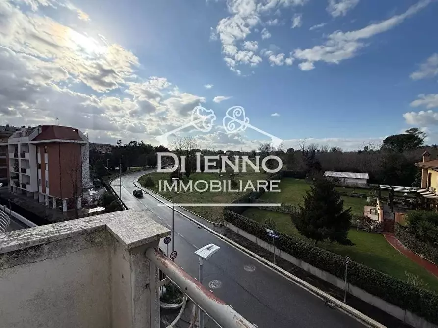 Immagine 4 di Casa trifamiliare in vendita  in Via della Magnetite a Roma