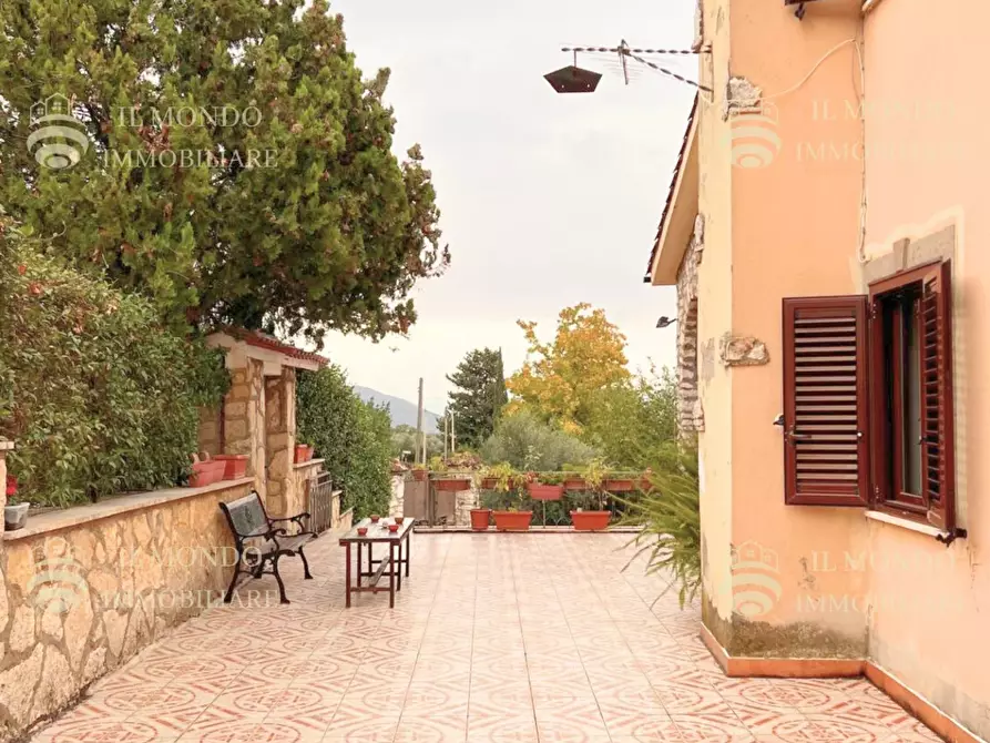 Immagine 5 di Casa trifamiliare in vendita  a Palombara Sabina