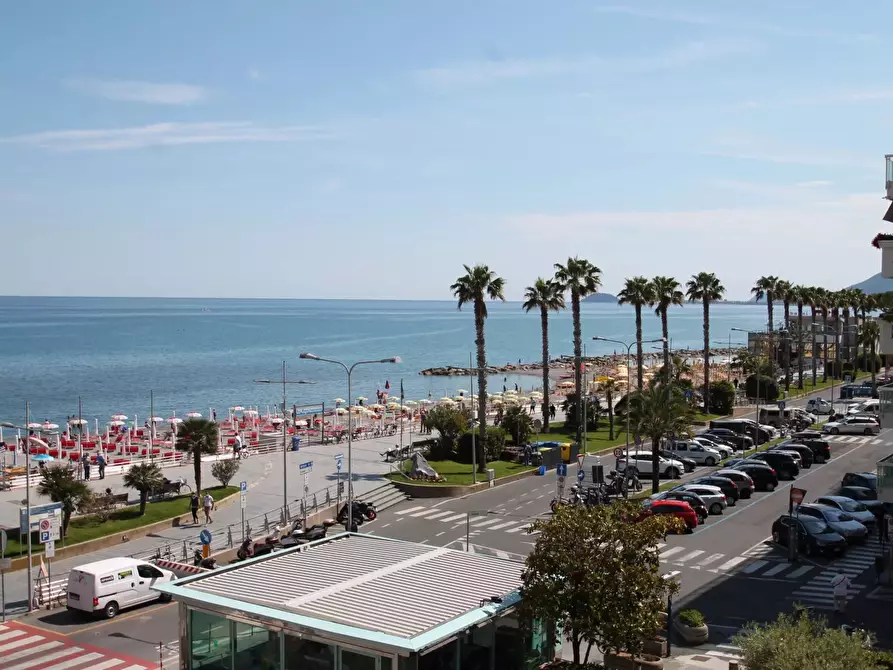 Immagine 2 di Casa trifamiliare in affitto  a Loano