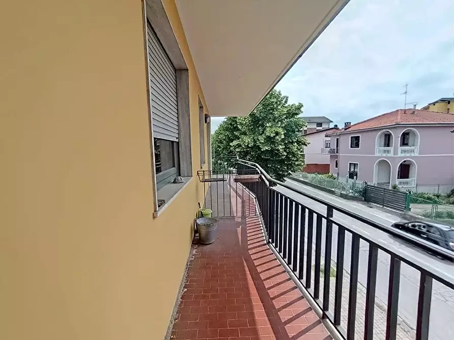 Immagine 11 di Casa trifamiliare in vendita  a Dogliani