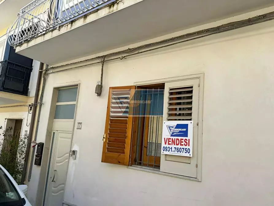 Immagine 1 di Casa trifamiliare in vendita  a Buccheri