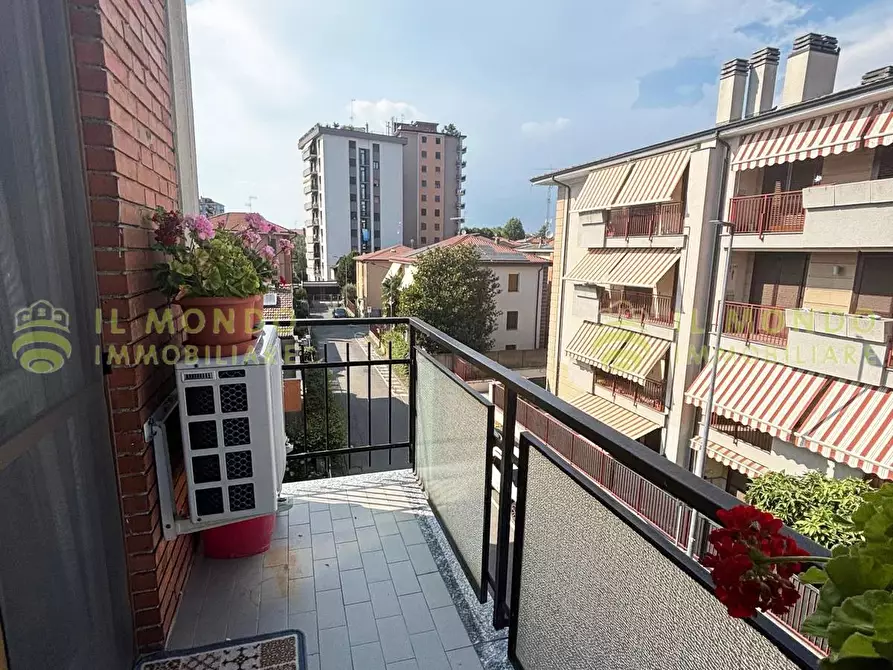 Immagine 7 di Casa trifamiliare in vendita  a Melegnano