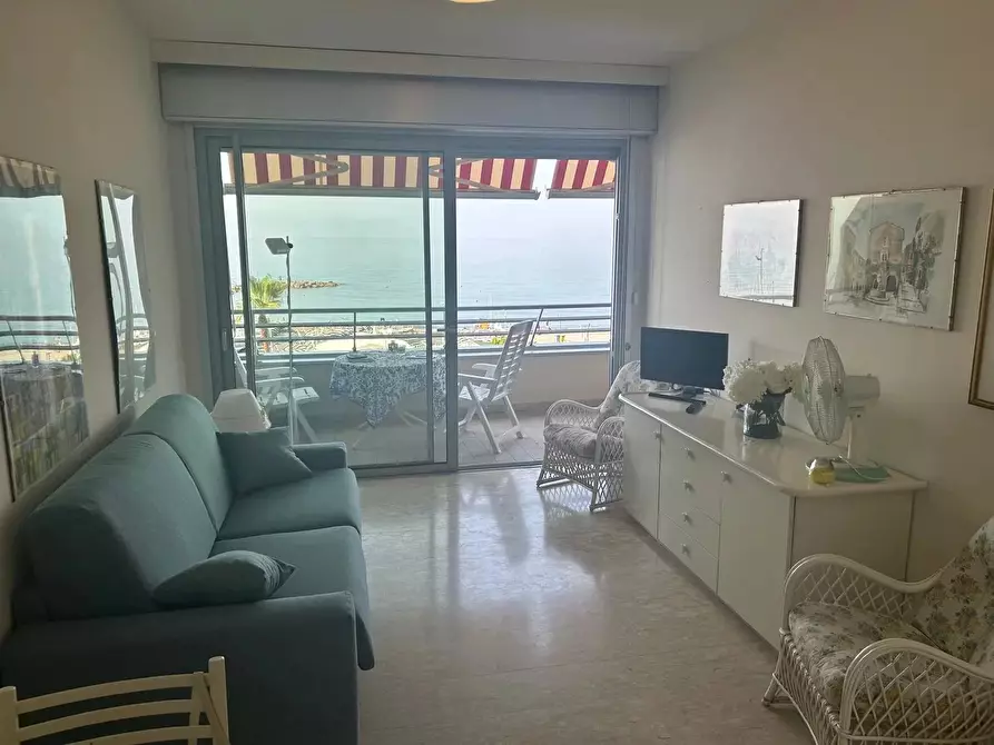 Immagine 3 di Casa trifamiliare in affitto  in Lungomare Varaldo, 67 a Ventimiglia