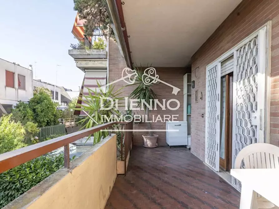 Immagine 6 di Casa trifamiliare in vendita  in Via Renato Mainardi a Roma