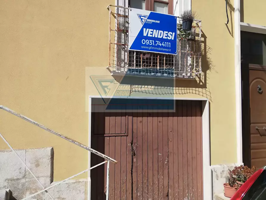 Immagine 1 di Casa trifamiliare in vendita  in Via Maria Montessori a Siracusa