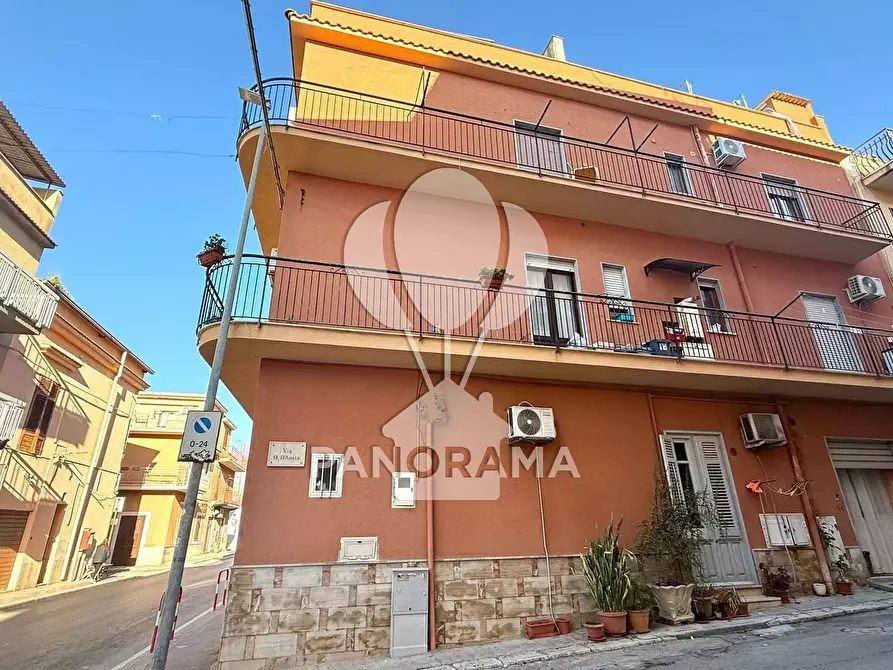 Immagine 3 di Casa trifamiliare in vendita  in Via Duca D'Aosta a Balestrate