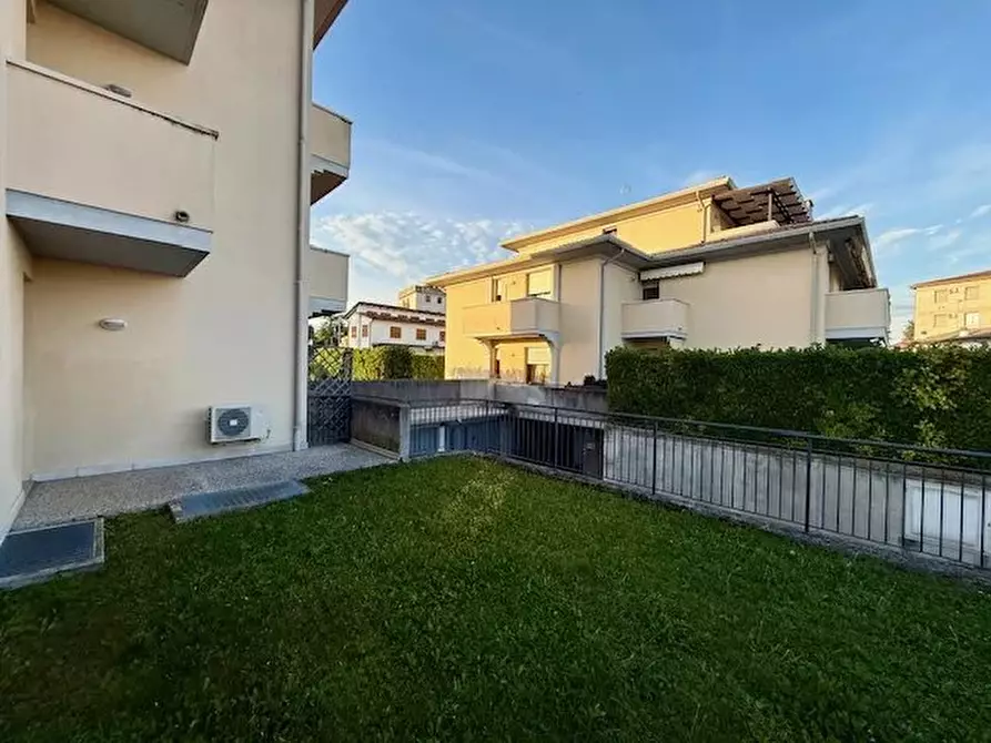 Immagine 13 di Casa trifamiliare in vendita  a Refrontolo