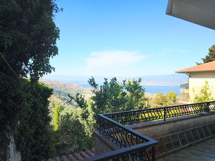 Immagine 1 di Casa trifamiliare in vendita  in Strada Statale 113 Km 8,500 Condrada chianazza a Messina