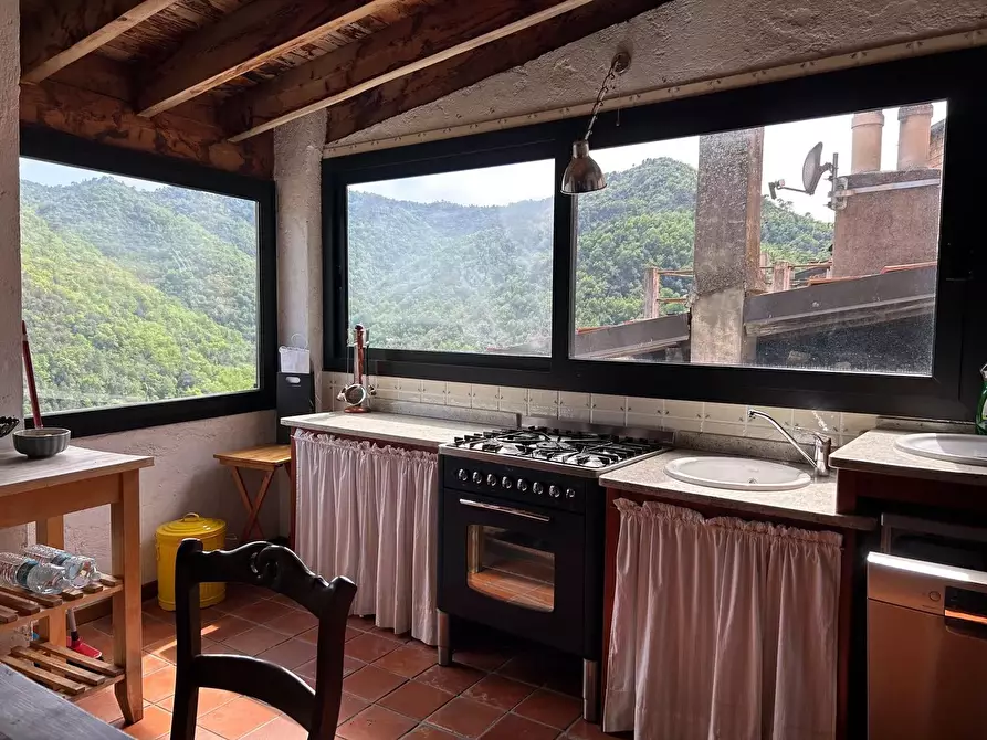 Immagine 4 di Casa trifamiliare in vendita  in Via Martiri della Liberta, 124 a Apricale