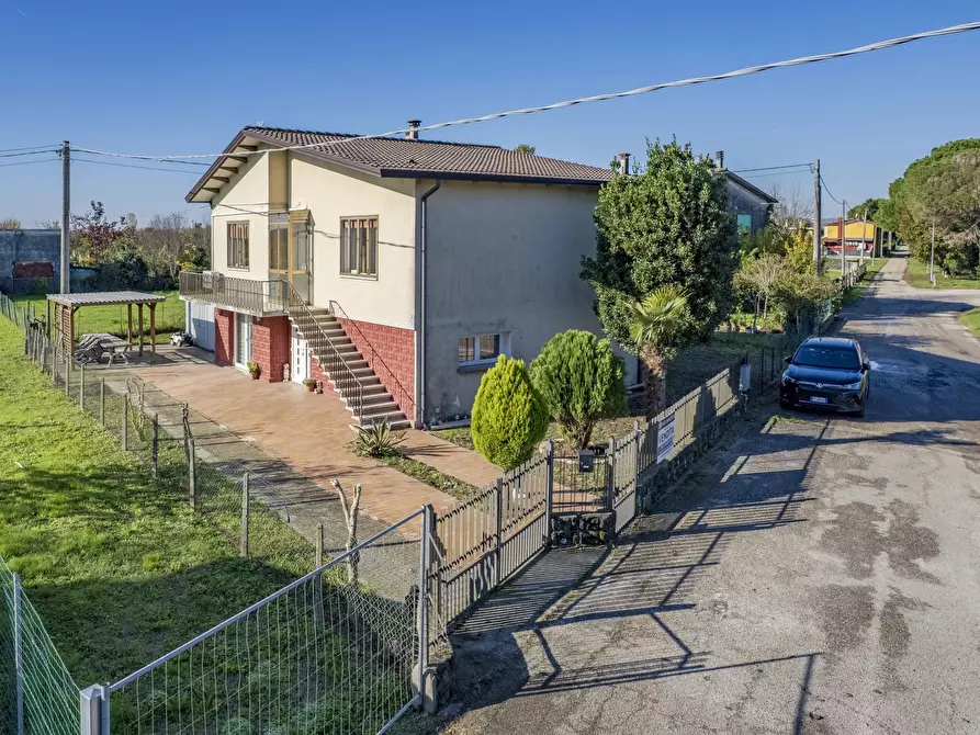 Immagine 2 di Terreno edificabile in vendita  a Bovolenta